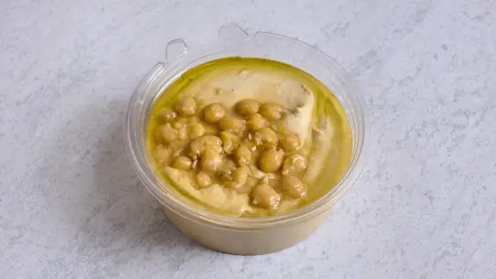 חומוס ביתי עם גרגירים ושמן זית